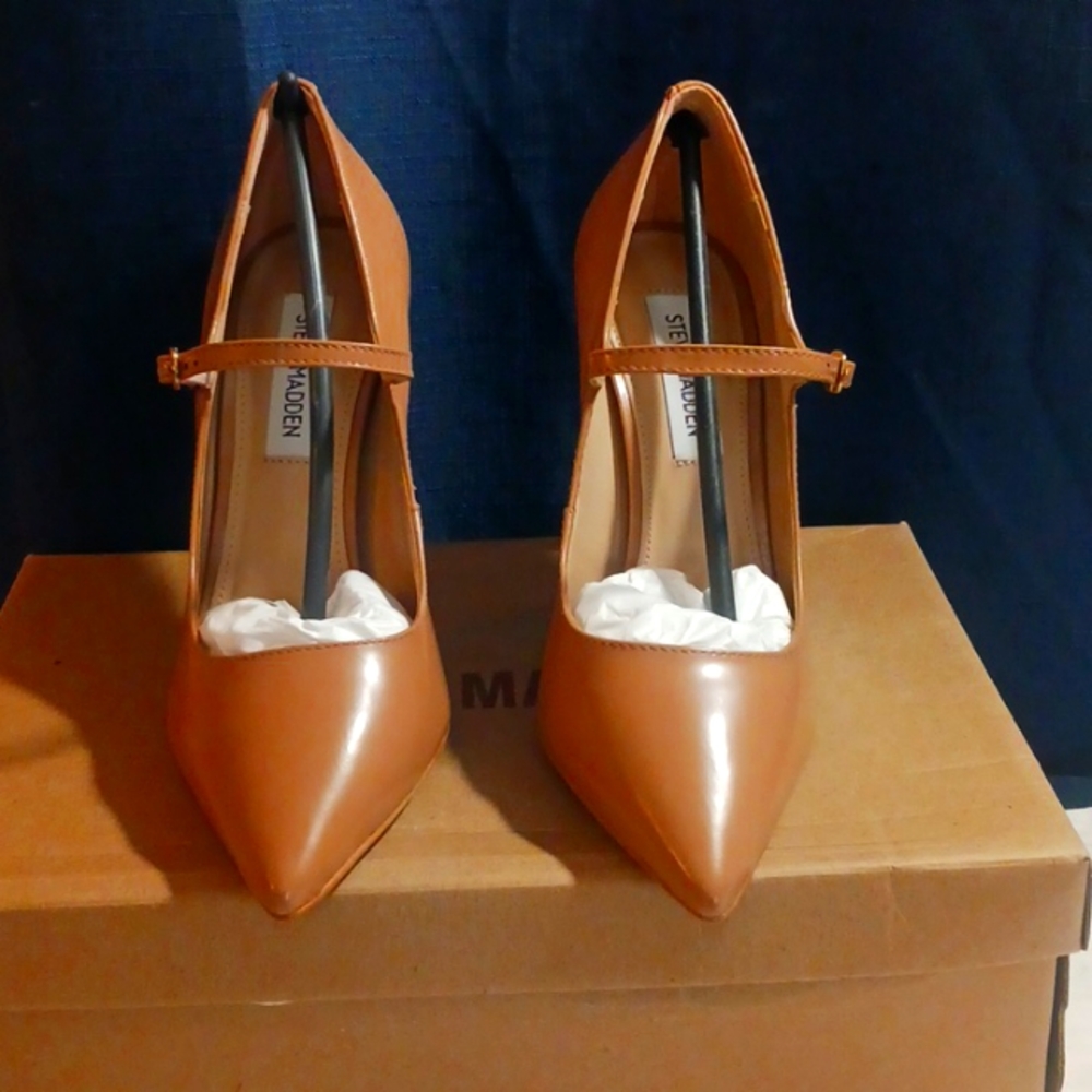 Steve Madden Beige Mary Jane's sz 7.5